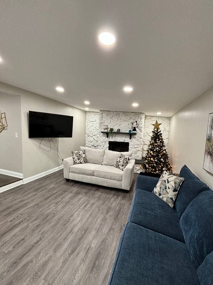 Burbank Home photo 3